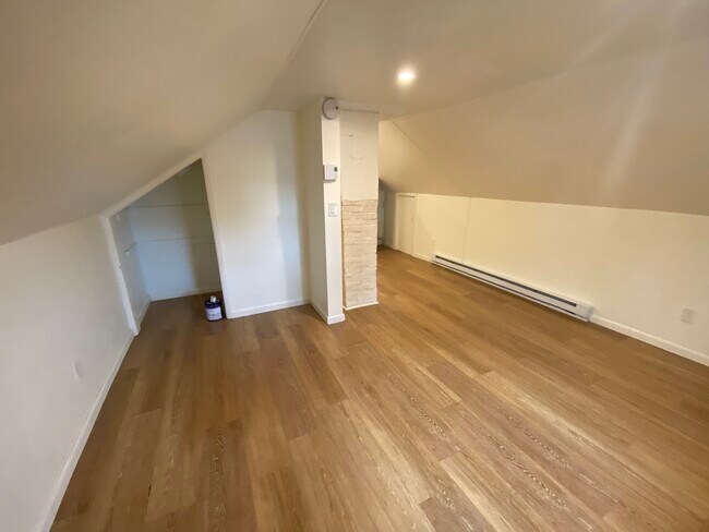 Building Photo - 7 Summit St