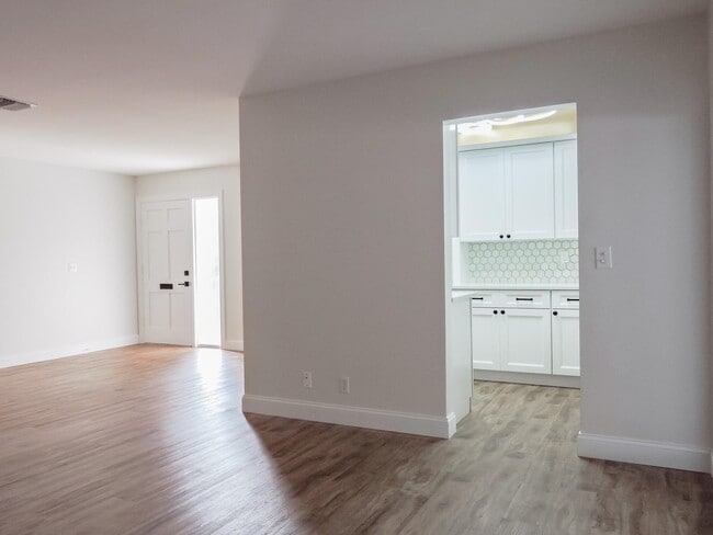Building Photo - 136 Yacht Club Dr