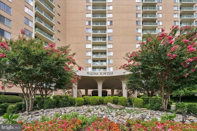 Building Photo - 501 Slaters Ln