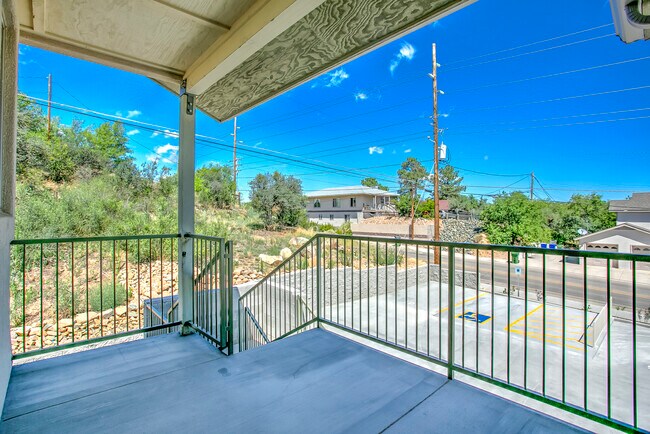 Building Photo - 311 W Hillside Ave