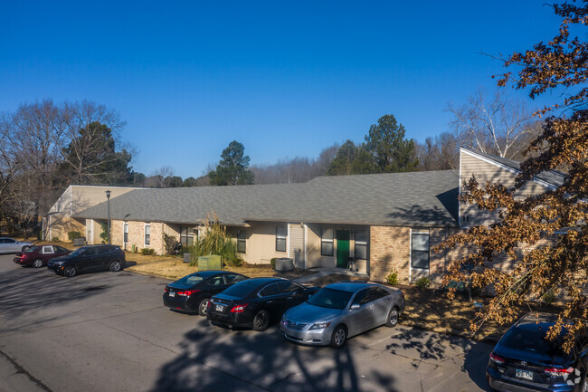 Building Photo - Village Green