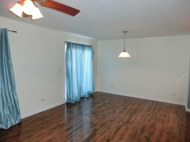 Building Photo - 567 Parkview Ln