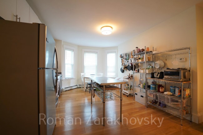 Building Photo - 319 Columbia St