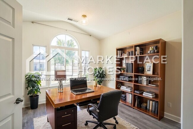 Building Photo - 304 NW 25th Pl