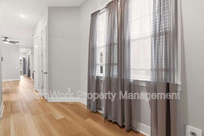 Foto del edificio - 553 Sound Dr