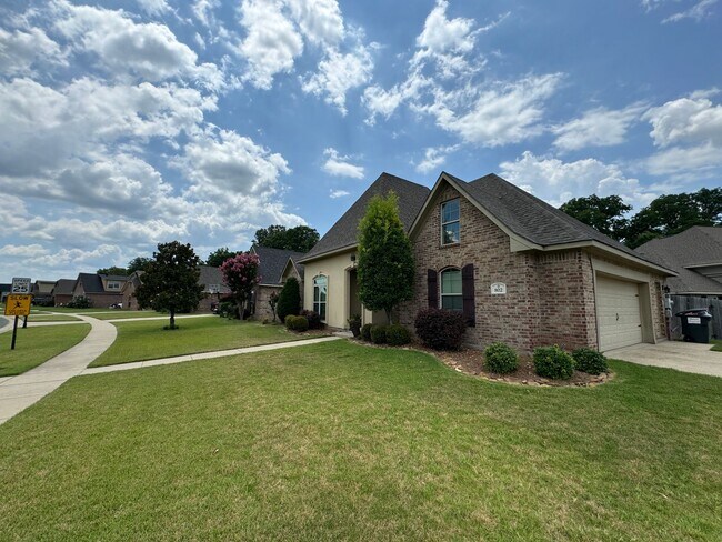 Building Photo - Close to Barksdale Air Force Base...