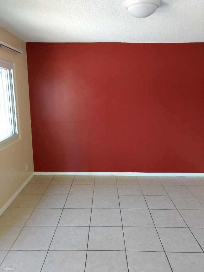 Building Photo - 1 br, 1 bath Apartment - Acacia Apts. 1x1