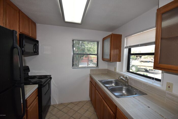 Building Photo - 2605 N Palo Verde Ave