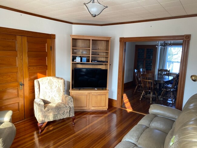 Building Photo - 12 Rice St