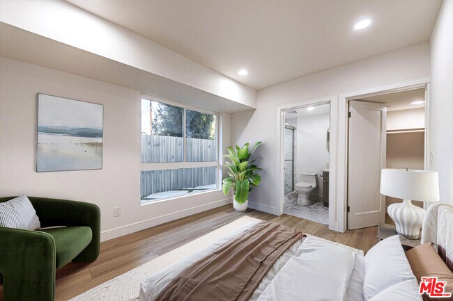 Foto del edificio - 5436 Romaine St