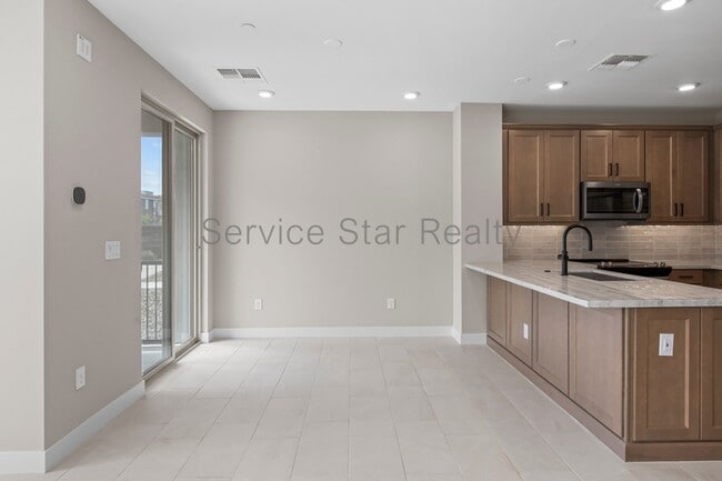 Building Photo - 2121 W Sonoran Desert Dr