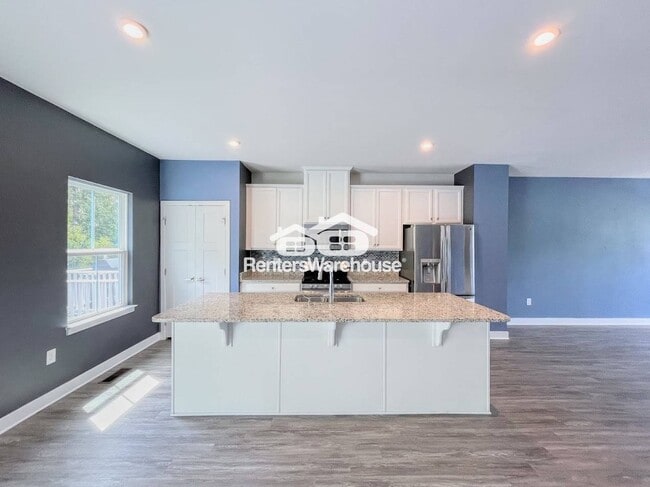 Building Photo - 943 Centurion Cir