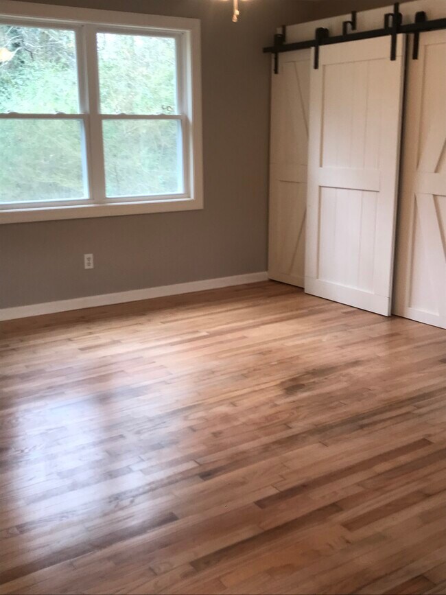 Building Photo - 1310 Beanland Dr