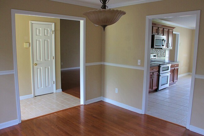 Building Photo - 180 Waters Ave