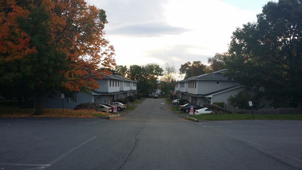 Primary Photo - 2720 Linden St