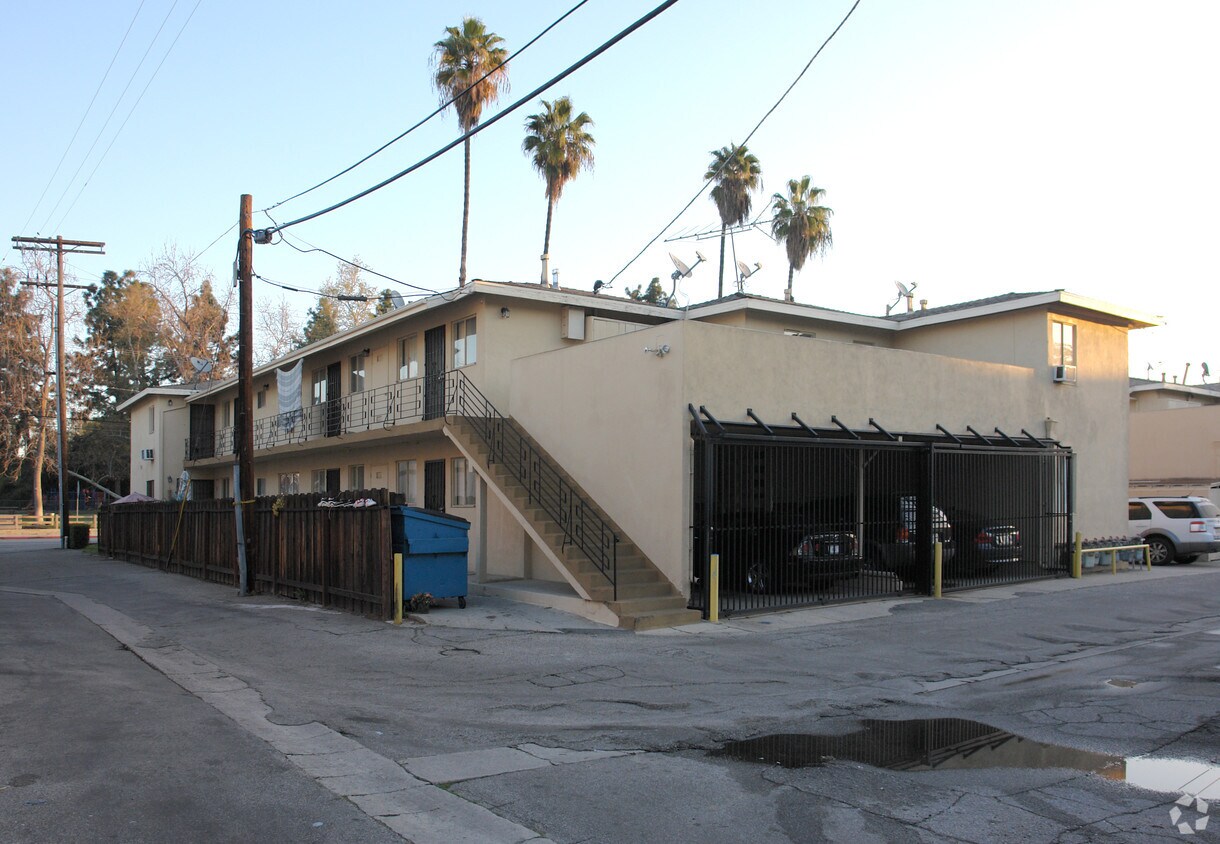 Building Photo - 12062 Moorpark St