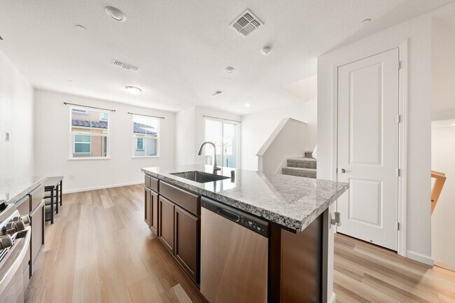 Building Photo - 4 Bedroom 3.5 Bath, 2021 Built Home in Pro...