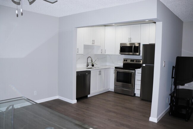 Building Photo - 801 Flanders S