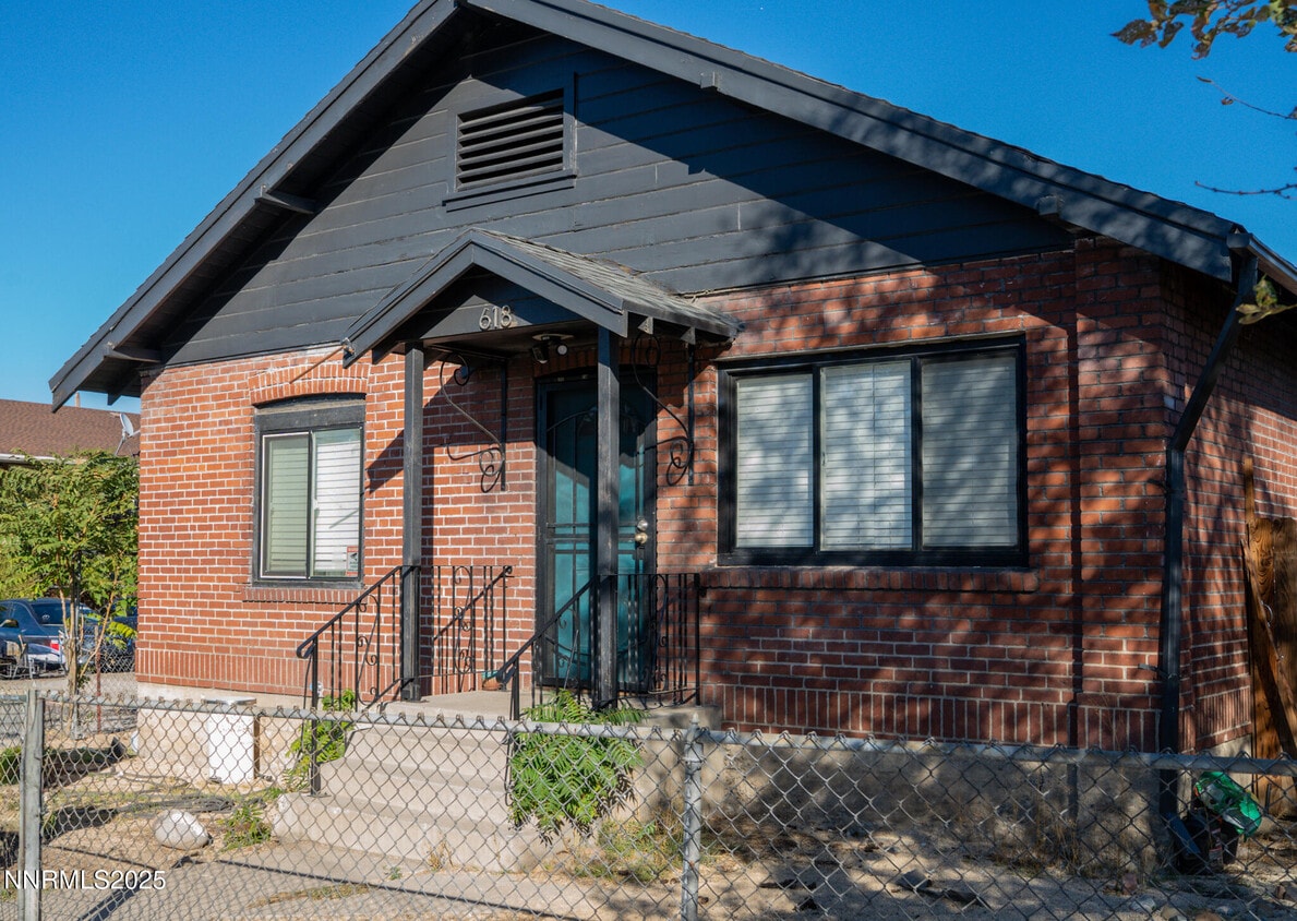 Primary Photo - 618 Spokane St