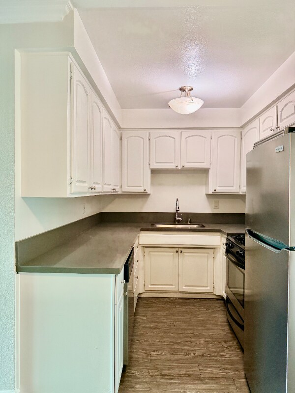 Foto del edificio - 1595 E Chevy Chase Dr