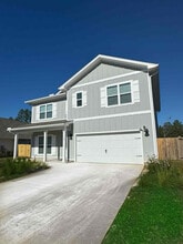 Building Photo - 10 Oak Tree Ln