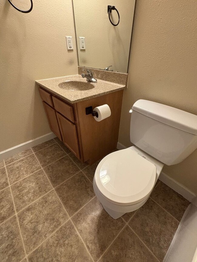 Building Photo - 2 Bed 1.5 Bath Duplex in Lebanon