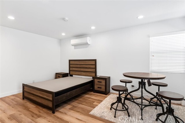 Foto del edificio - 629 E Victoria Ave