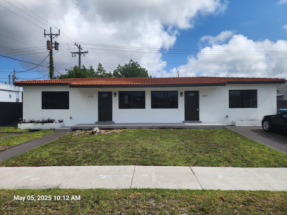 Foto principal - 3173 SW 11th St