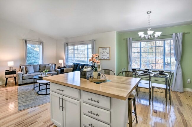 Photo - 2432 Glacier St Apartment