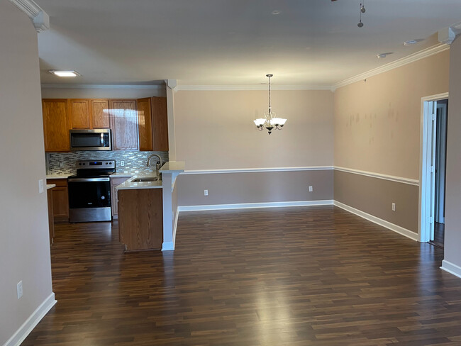 Building Photo - Room in Condo on Hill Point Ct