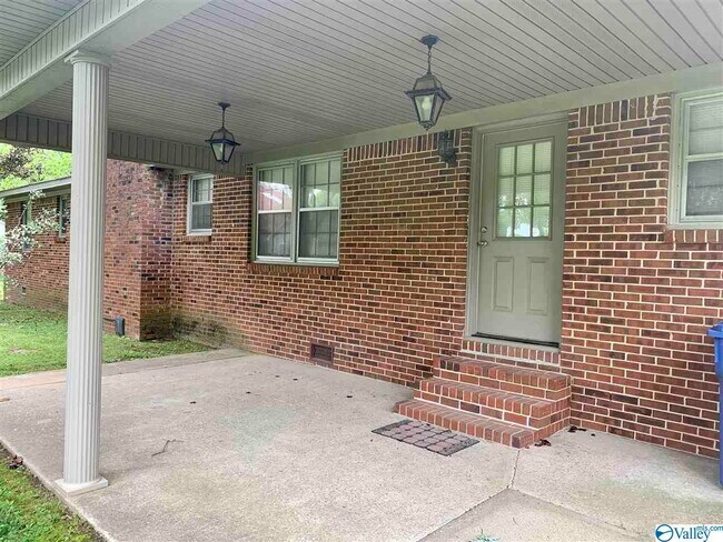 Foto del edificio - 16358 Oakdale Rd