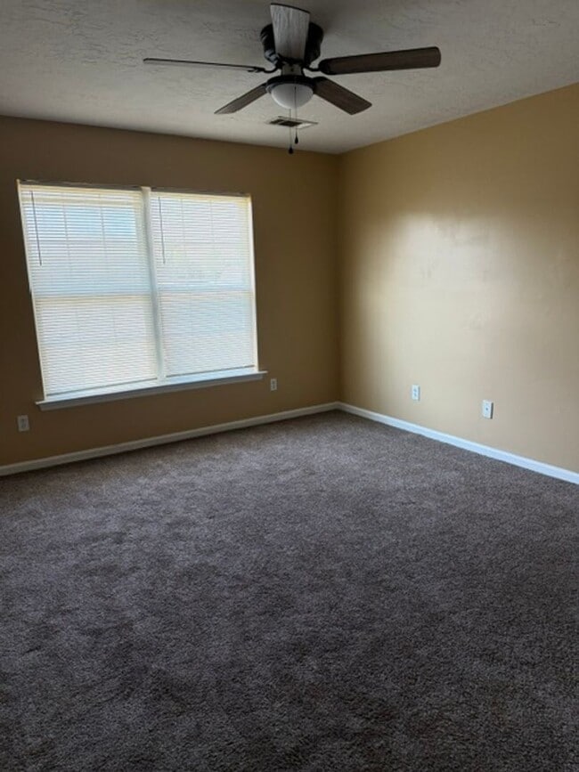 Building Photo - 1832 Heathers Way