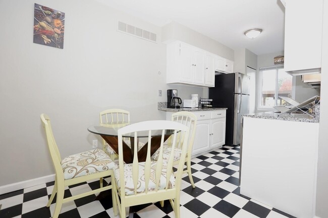 Building Photo - 1616 Washtenaw Ave