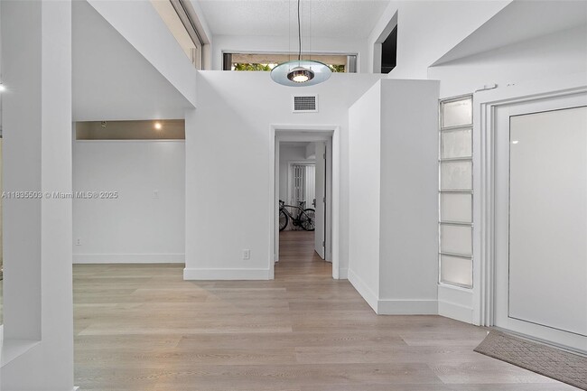 Building Photo - 5845 SW 88th St