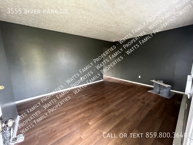 Foto del edificio - 3555 River Park Dr