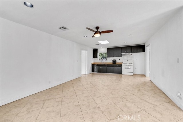 Building Photo - 490 Traverse Dr