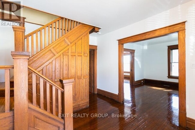 Building Photo - 337 Dufferin Ave