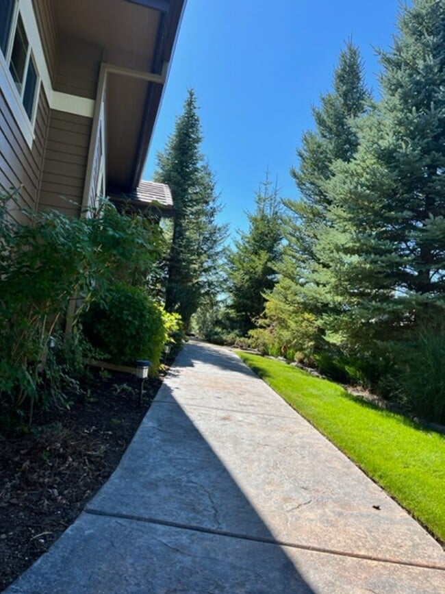 Building Photo - Exquisite furnished 3-bdr in Skyliner Summ...