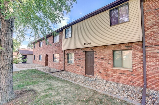 Building Photo - 1804-5 Oliver Dr.