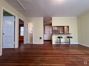 Building Photo - 4805 NE 50th Pl
