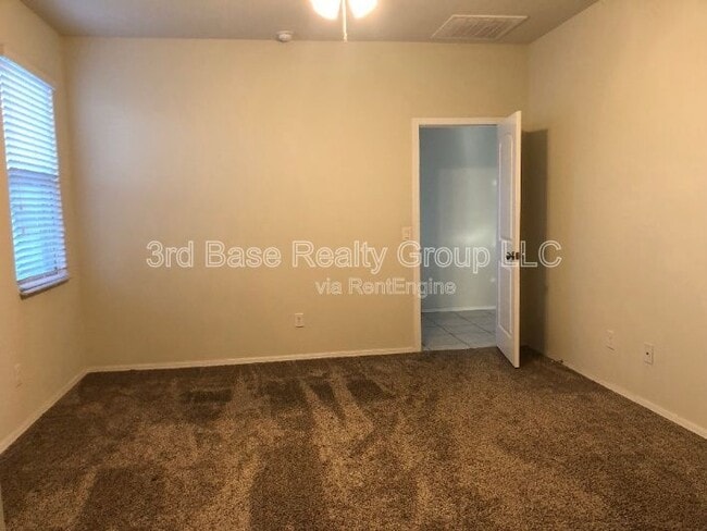 Building Photo - 29916 W Mulberry Dr