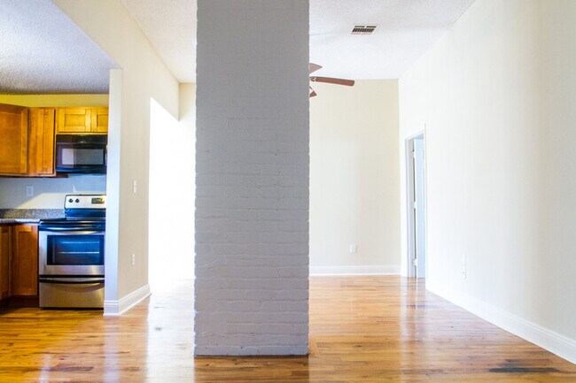 Building Photo - 3931 Annunciation St