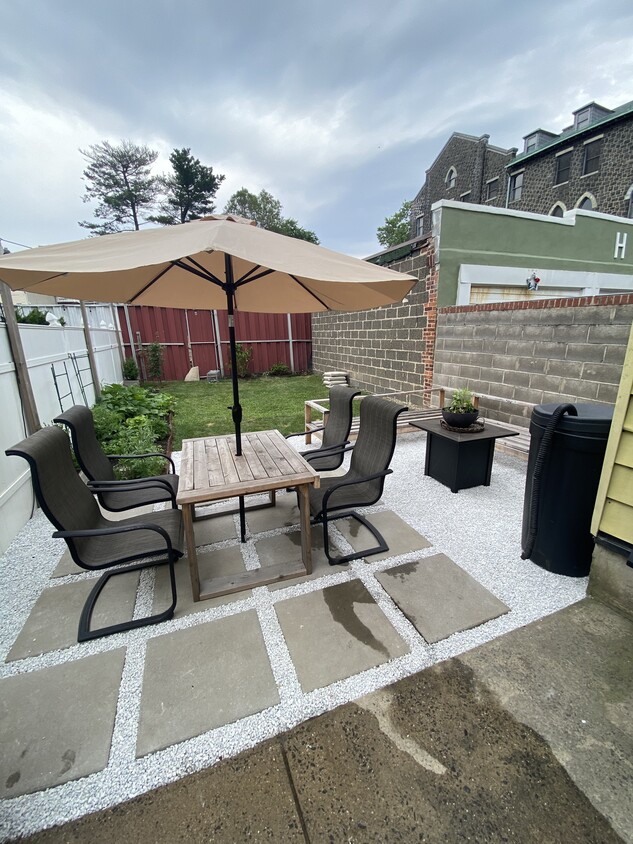 Spacious newly renovated backyard and garden with all gardening supplies, patio furniture, barbeque. - 626 13th St