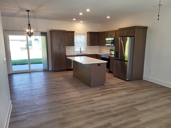 Building Photo - 109 Cedar Dr