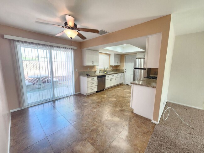 Foto del edificio - Available NOW!!! Don't miss this one!