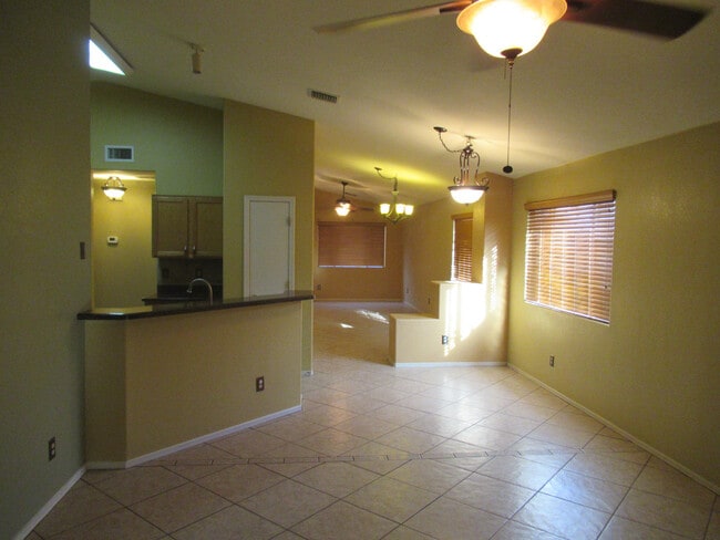 Building Photo - 1190 N Falcon Ridge Dr