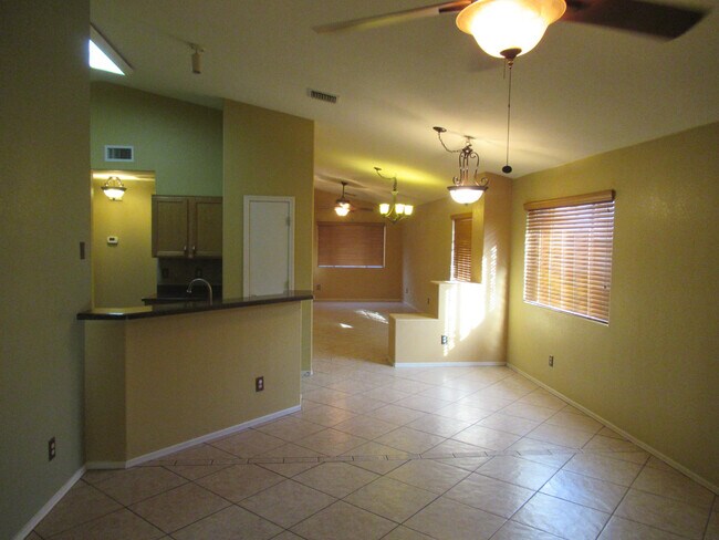 Foto del edificio - 1190 N Falcon Ridge Dr