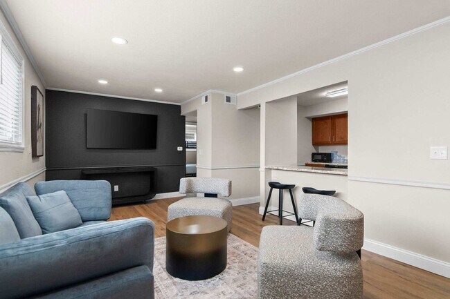 Foto del edificio - 2309 Cherry Hills Dr