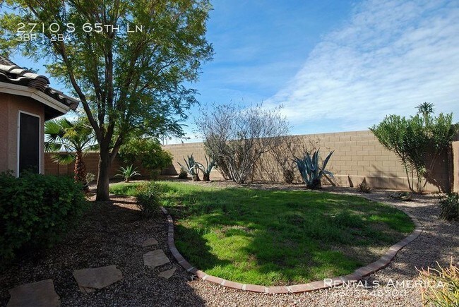 Building Photo - 2710 S 65th Ln