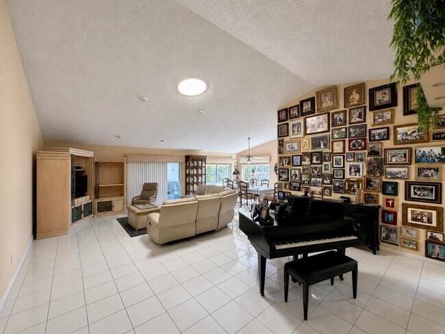 Foto del edificio - 7758 Cloverfield Cir